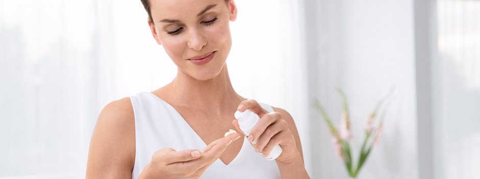 Sluneční ochrana je důležitou součástí péče o pokožku při atopické dermatitidě